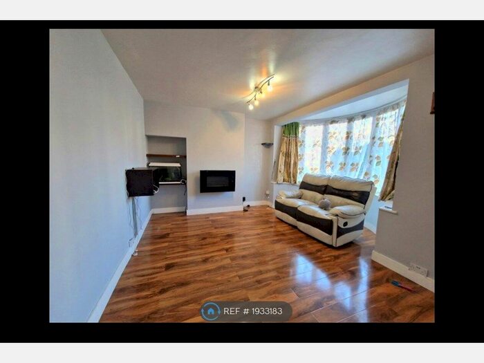 3 Bedroom Semi-Detached House To Rent In Windermere Road, Reading, RG2