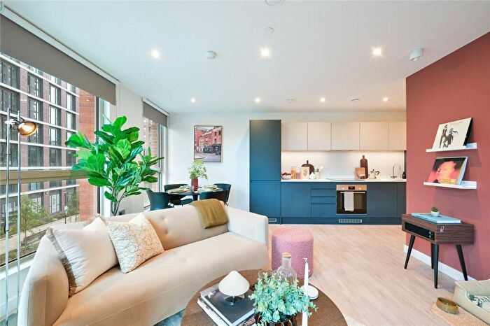 3 Bedroom Apartment To Rent In Uncle Leeds, Whitehall, LS12