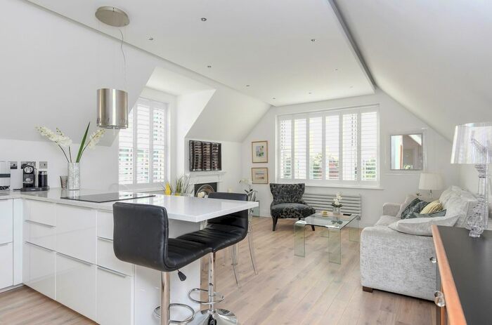 2 Bedroom Flat To Rent In Manor Park, Chislehurst, BR7