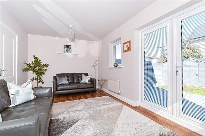 3 Bedroom Semi-detached House For Sale In Waterloo Walk, Kings Hill, West Malling, Kent, ME19