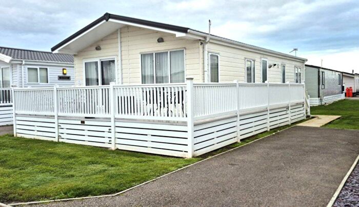 2 Bedroom Park Home For Sale In Ps- – Alberta Holiday Park, CT5