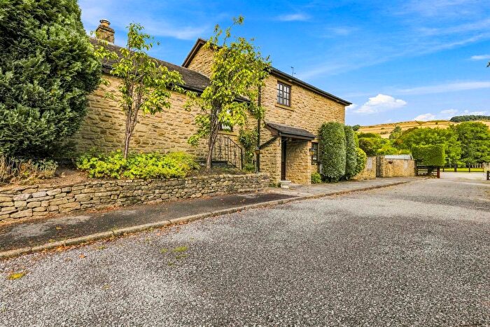 3 Bedroom Property For Sale In Tunstead Milton, Whaley Bridge, High Peak, SK23