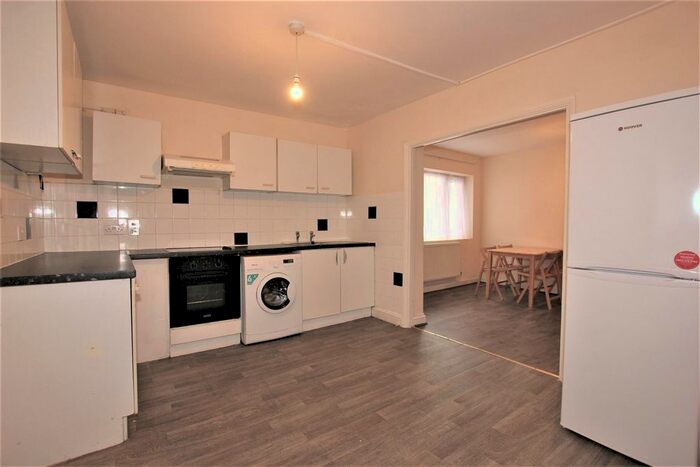 3 Bedroom Flat To Rent In Hermitage Road, Manor House, N4
