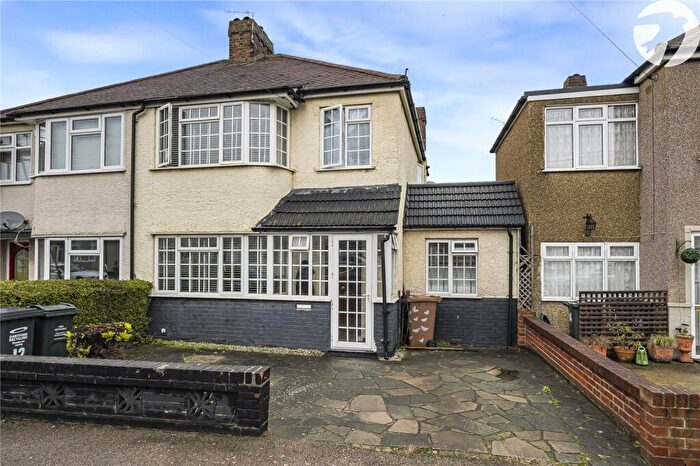 4 Bedroom Semi Detached House For Sale In Brent Close, Dartford, Kent, DA2