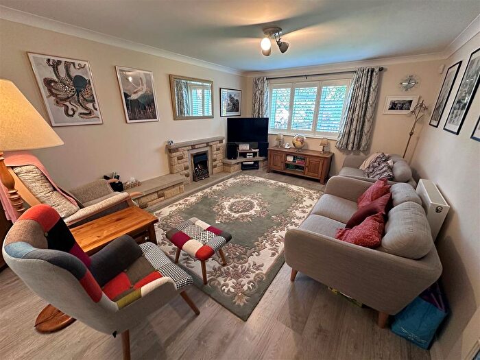 4 Bedroom Detached House For Sale In Maple Close, Calne, SN11