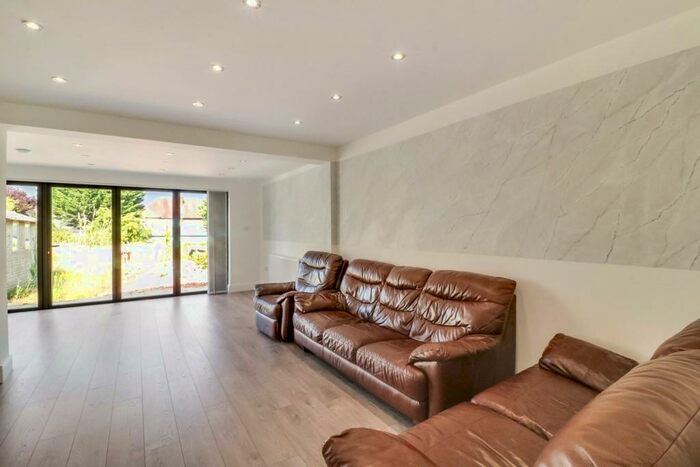 4 Bedroom Semi-Detached House To Rent In Hawthorne Avenue, Harrow, HA3