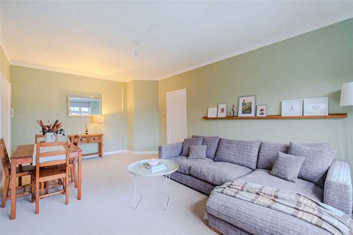 2 Bedroom Flat To Rent In Streatham Close, Streatham Hill, Lambeth, London, SW16