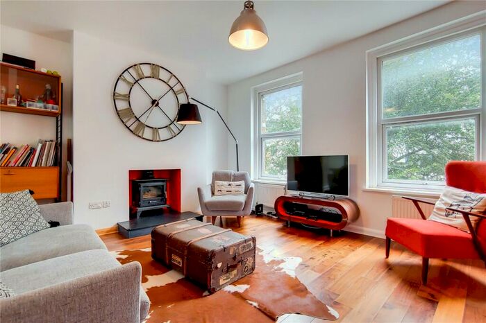3 Bedroom Apartment To Rent In John Campbell Road, London, N16
