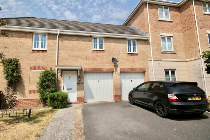2 Bedroom Detached House To Rent In Mayflower Road, Swindon, SN3