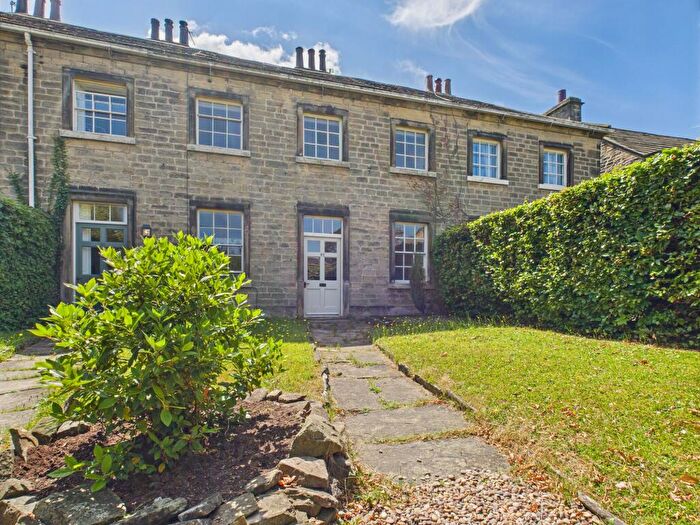 2 Bedroom Terraced House To Rent In The Avenue, Leeds, Harewood, LS17