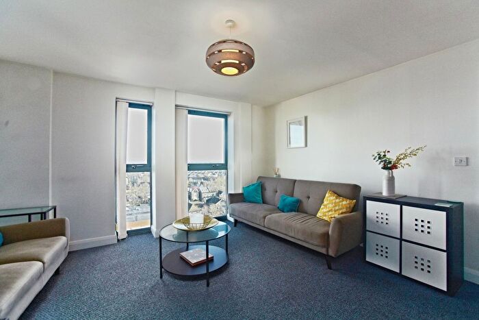 3 Bedroom Flat For Sale In London Road, Croydon, Surrey, CR0