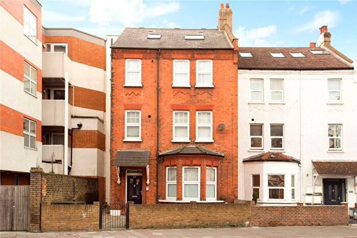 2 Bedroom Flat For Sale In Mitcham Road, London, SW17