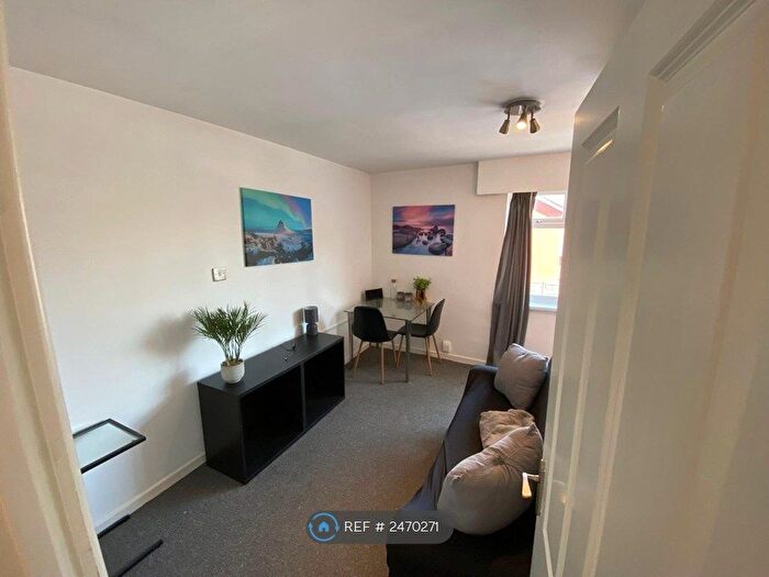 1 Bedroom Flat To Rent In Brook Road, Manchester, M14