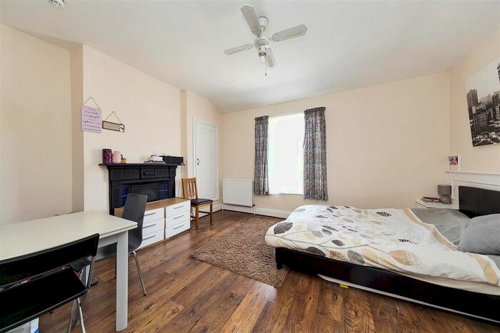 Studio To Rent In Heath Road, Twickenham, TW1