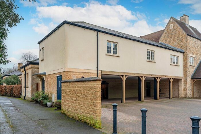 2 Bedroom Apartment For Sale In New Road, Woodstock, OX20