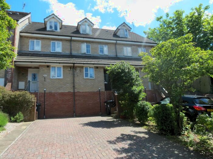 3 Bedroom Town House To Rent In Bedroom Terraced Town House In Bournemouth, BH1