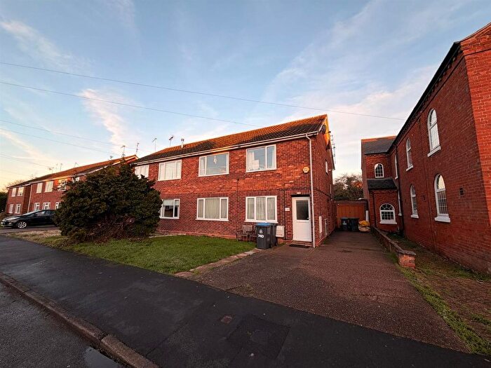 2 Bedroom Maisonette To Rent In New Road, Studley, B80
