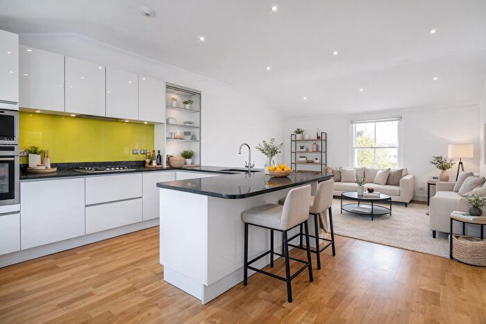 2 Bedroom Maisonette To Rent In Ardleigh Road, Islington, London, N1