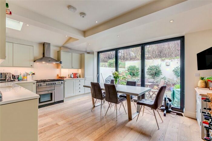 2 Bedroom Flat To Rent In Ravenslea Road, Balham, SW12