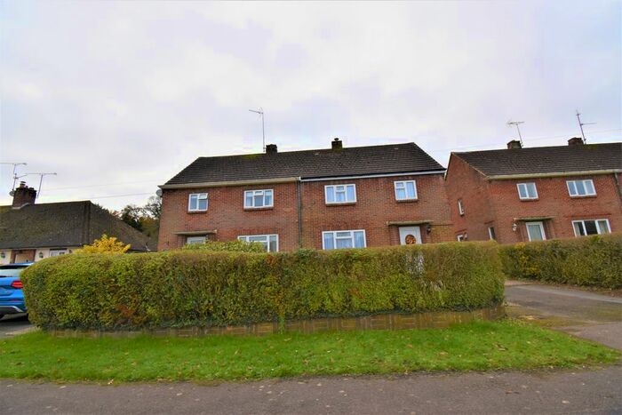 3 Bedroom Property To Rent In Rectory Road, Hook, RG27