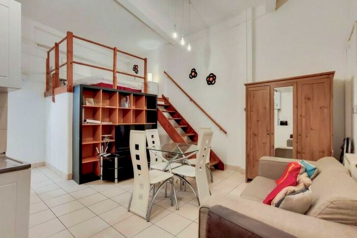 Flat To Rent In Hatton Wall, Clerkenwell, London, EC1N