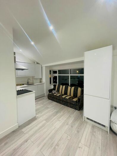 Studio To Rent In Langdale Avenue, Mitcham, CR4