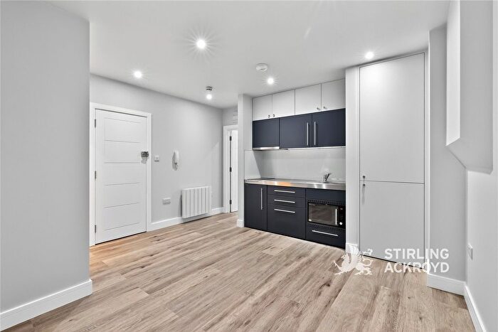 1 Bedroom Flat To Rent In St Charles Square, Notting Hill, London, W10