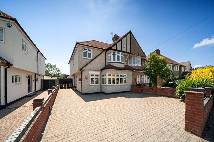 4 Bedroom Semi Detached House For Sale In Chestnut Drive, Bexleyheath, Kent, DA7