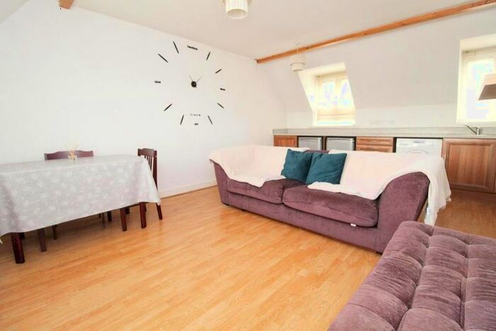 2 Bedroom Flat To Rent In Millstone Court, Warrington, WA3