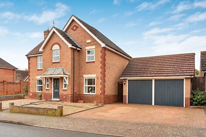 4 Bedroom Detached House For Sale In Mavoncliff Drive, Tattenhoe, MK4