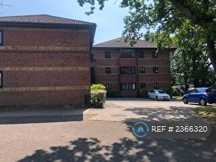 2 Bedroom Flat To Rent In Squires Walk, Southampton, SO19
