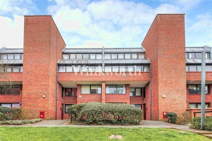 2 Bedroom Flat To Rent In Chandos Way, London, NW11