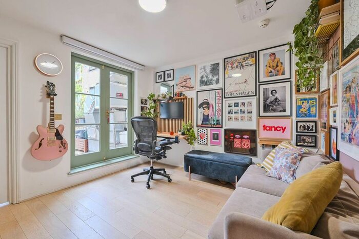 1 Bedroom Flat For Sale In Bateman Street, Soho, London, W1D