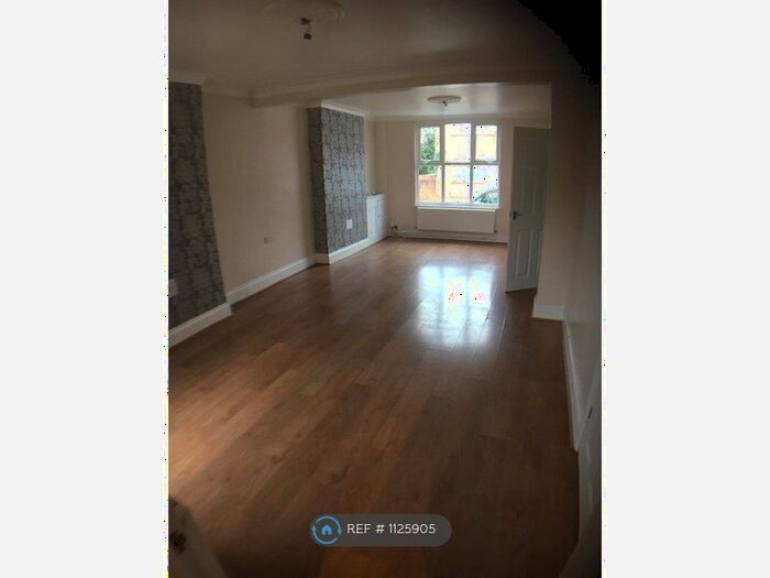 3 Bedroom Terraced House To Rent In Alfred Street, Kettering, NN16