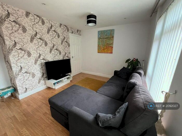 1 Bedroom Maisonette To Rent In Sutton Crescent, West Bromwich, B70