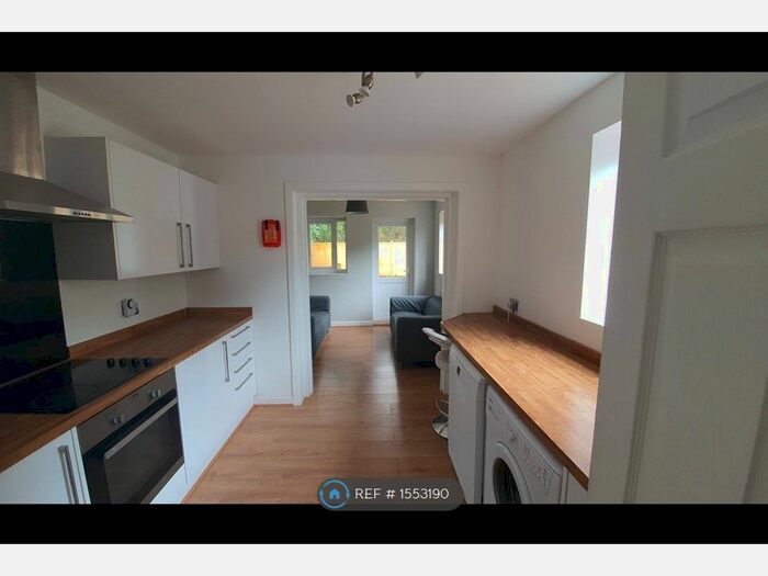 5 Bedroom Semi-Detached House To Rent In Burgess Road, Southampton, SO16