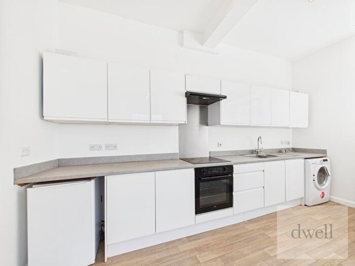 2 Bedroom Flat To Rent In Beecroft Street, Kirkstall, Leeds, LS5