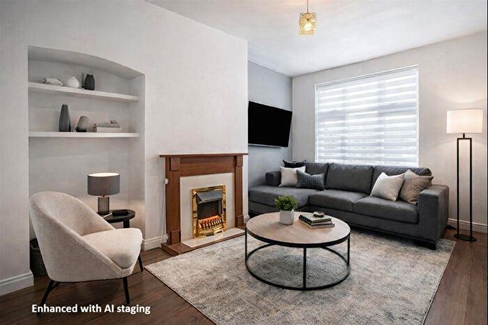 2 Bedroom Flat For Sale In New North Road, Hainault, IG6