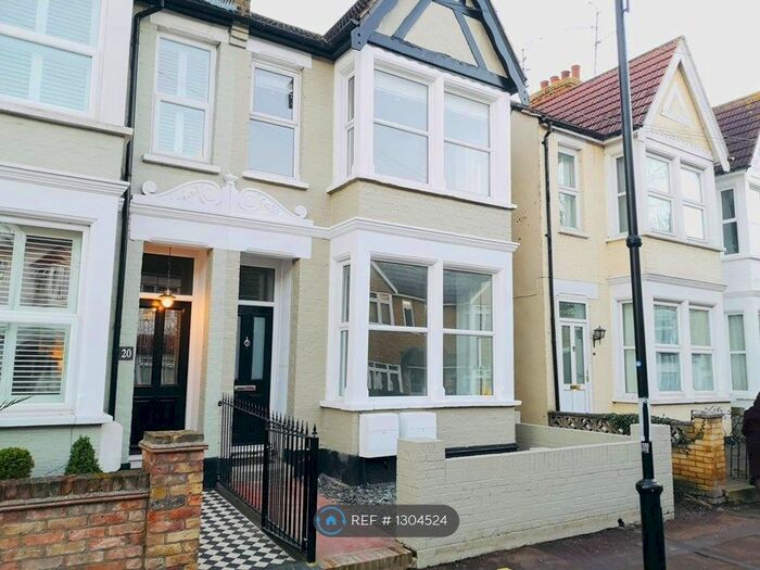 1 Bedroom Flat To Rent In Pall Mall, Leigh-On-Sea SS9
