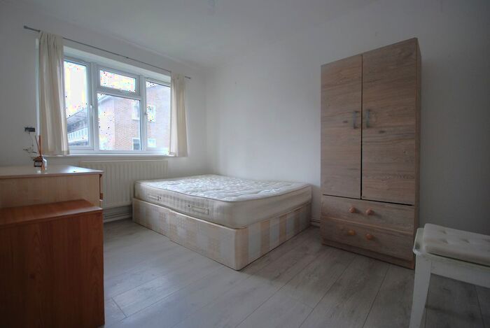 3 Bedroom Maisonette To Rent In Caldwell Street, Oval, SW9