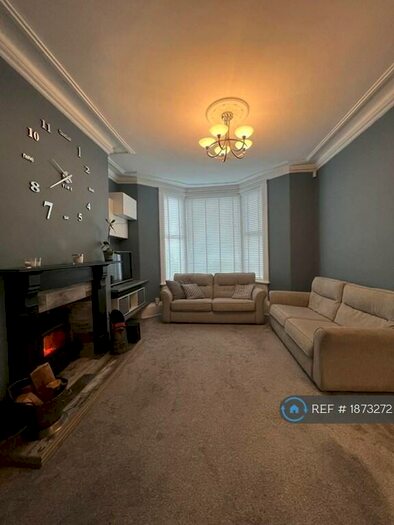 2 Bedroom End Of Terrace House To Rent In Todmorden Road, Burnley, BB10