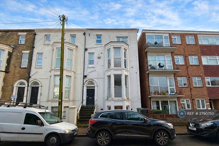 2 Bedroom Flat To Rent In Kent Road, Southsea, PO5