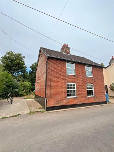 3 Bedroom Detached House To Rent In The Street, Freston, IP9