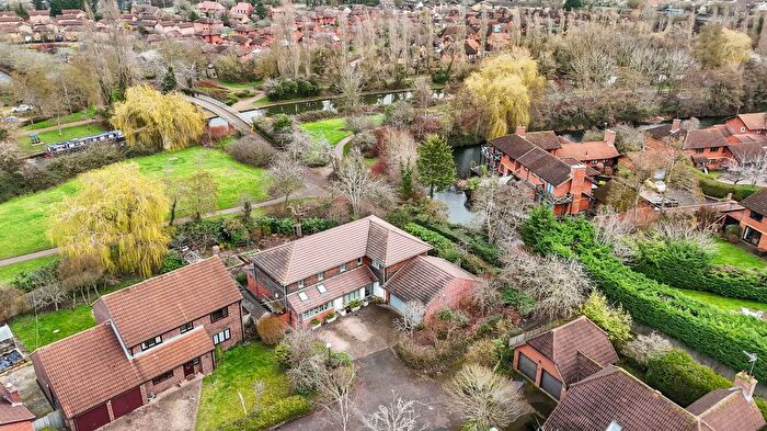 4 Bedroom Detached House For Sale In Quadrans Close, Pennyland, Milton Keynes, MK15