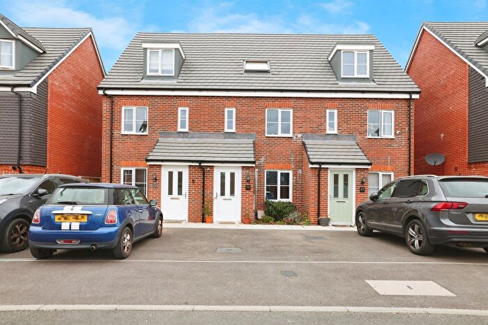 3 Bedroom Terraced House For Sale In Finch Close, Salisbury, SP2