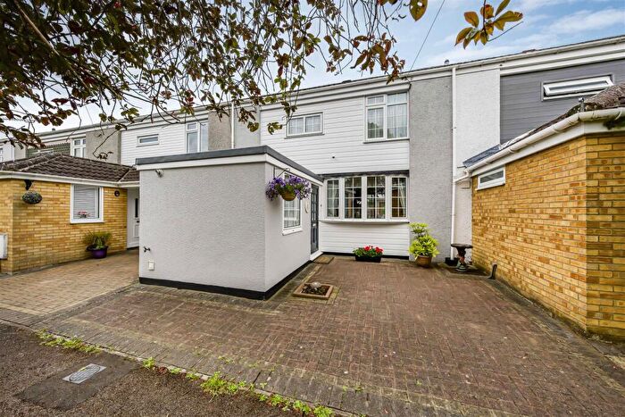 3 Bedroom House For Sale In Wood Close, Windsor, SL4