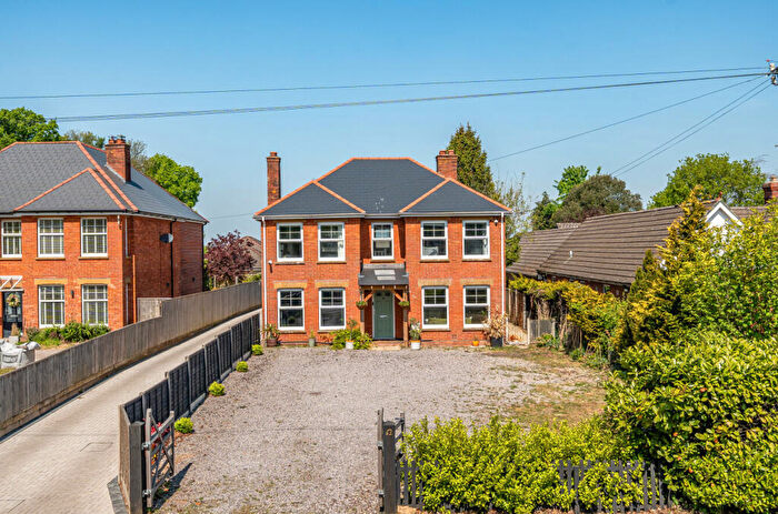 3 Bedroom Detached House For Sale In West Coker Road, Yeovil, Somerset, BA20