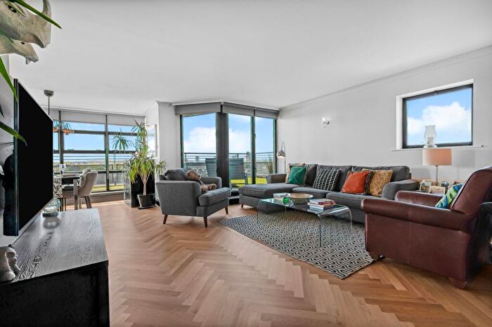2 Bedroom Flat For Sale In Wheel House, Burrells Wharf Square, E14