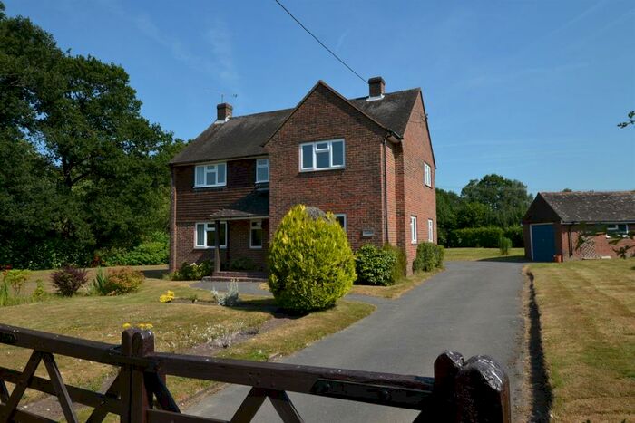 4 Bedroom Detached House To Rent In Wyld Green Lane, Liss, GU33