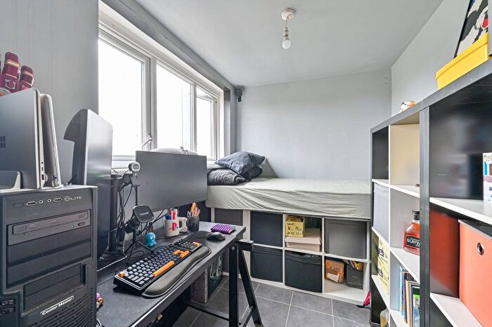 2 Bedroom Flat For Sale In Petrie House, Woolwich, London, SE18